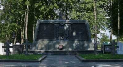Памятник на братской могиле польских солдат