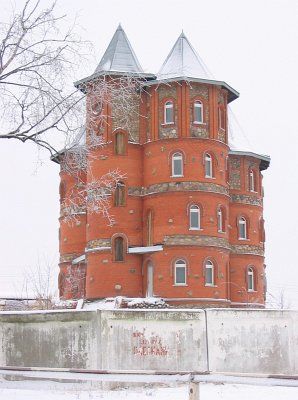 Здание из башен