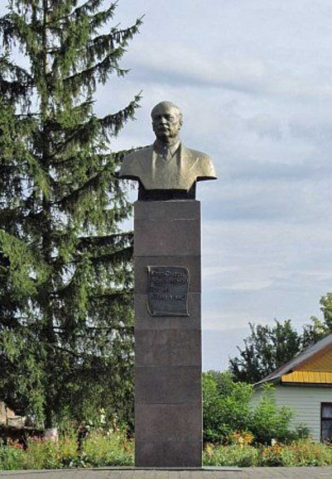 Памятник Якубу Коласу