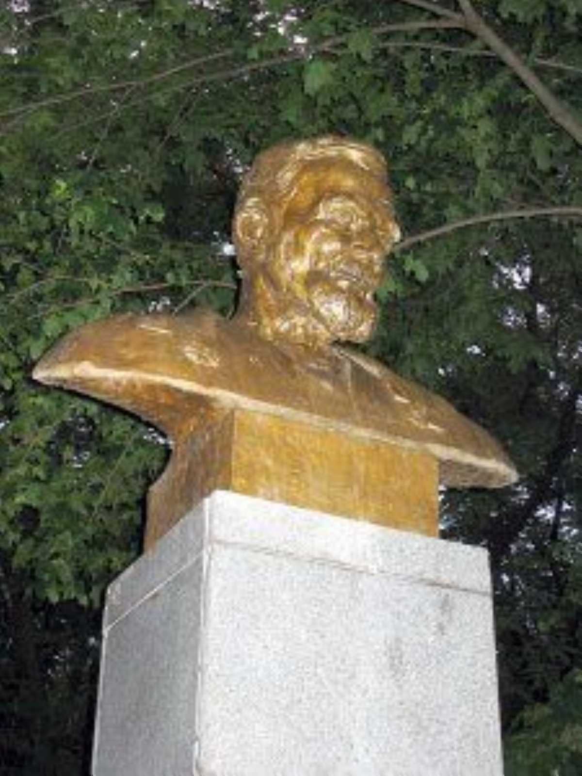 Памятник Деду Талашу