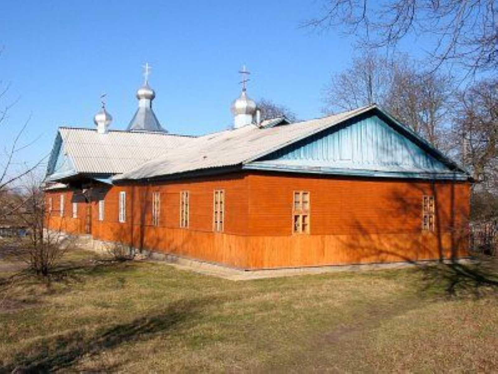 Церковь Рождества Богородицы (дерев.) /в бывшем клубе/