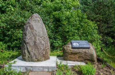 Мемориальные камни в память о М. Богдановиче