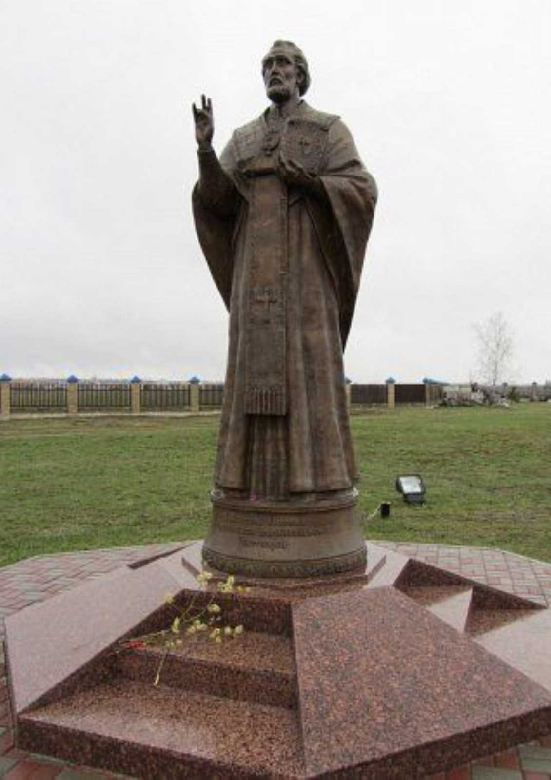 Памятник св. Николаю Чудотворцу