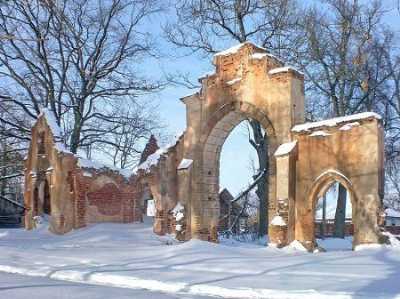 Брама и сторожка (руины)