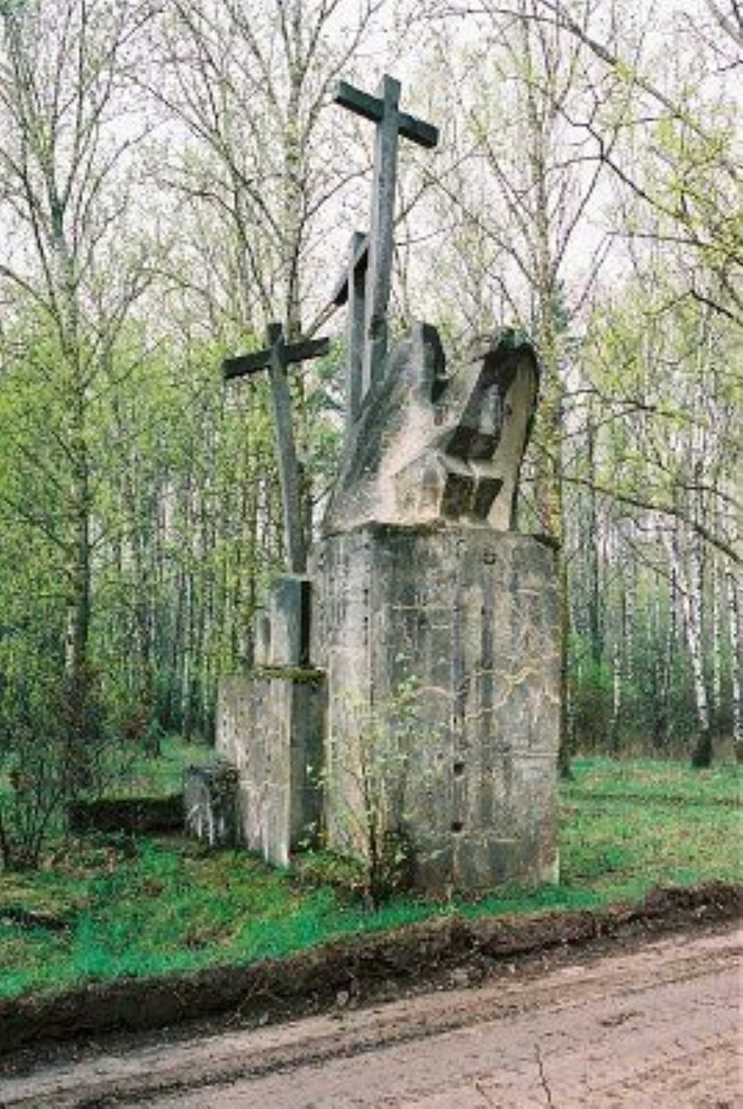 Памятник трем польским походам