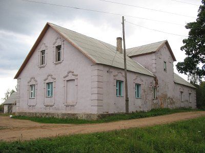 Дом священника и церковная школа (?)