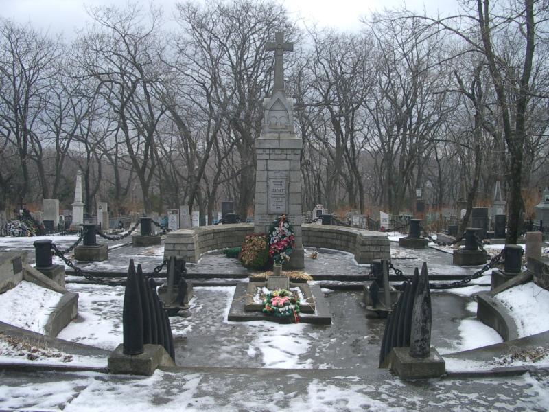 Zakhoronenie_nizhnikh_chinov_kreysera_Varyag_Morskoe_kladbishche_g._Vladivostok.jpg