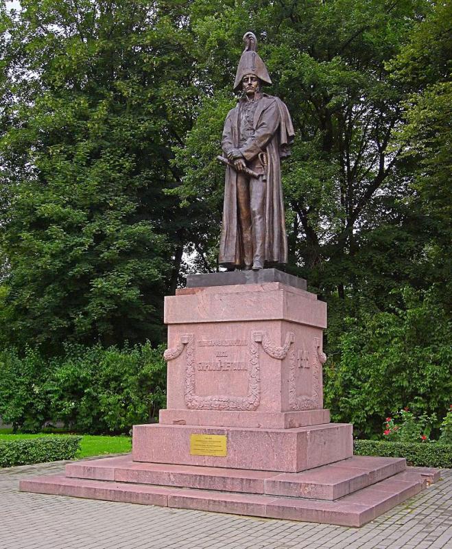 pamyatnik_Mikhailu_Barklayu-de-Tolli_v_g._Riga.jpg