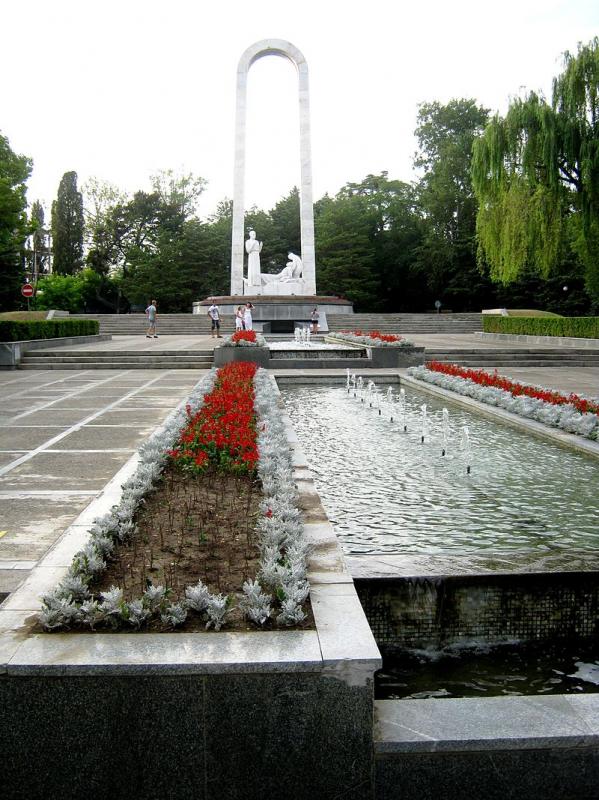 Podvig_vo_imya_zhizni_memorial_v_g._Sochi.jpg