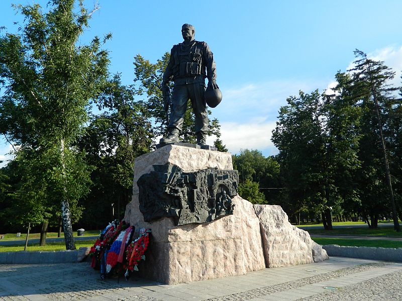 Pamyatnik_voinam-internatsionalistam_na_Poklonnoy_gore_v_parke_Pobedy_v_g._Moskva.jpg