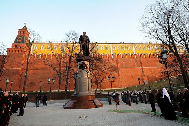 Pamyatnik_Imperatoru_Aleksandru_I_v_g._Moskva.jpeg