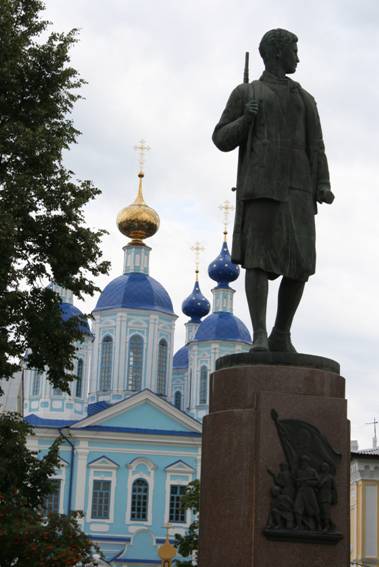 Pamyatnik_Kosmodem'yanskoy_Zoe_Anatol'evne_g._Tambov.jpg