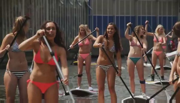 girls-in-bikini-in-amsterdam-24.jpg