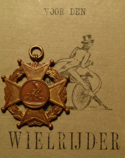 Bicycle_medal_1891_from_Henri_Roosdorp.jpg