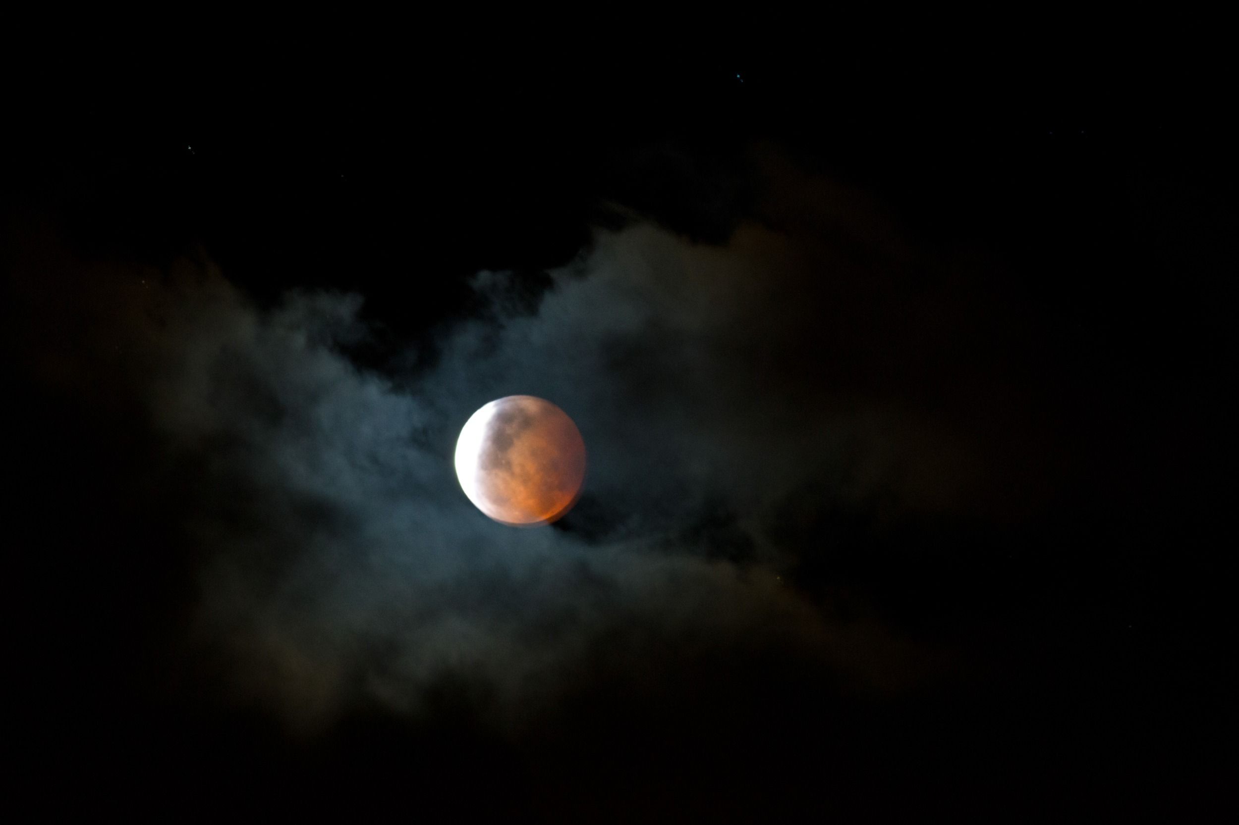 red-cloud-Moon-clouds-stars-eclipse-blood-Tasmania-hobart-lunar-bloodmoon-ihateexplore-1056275.jpg