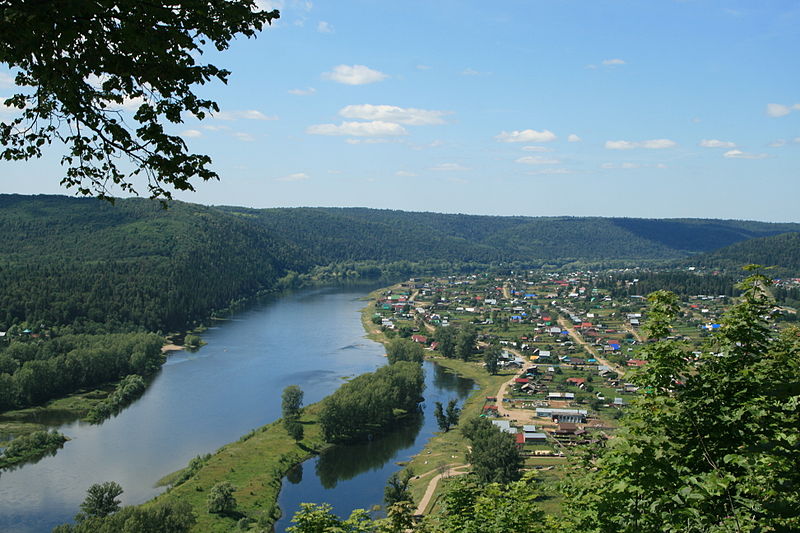 800px-Ufa_river_in_Krasnyi_Klyuch__view_from_Lysaya_mountain.jpg