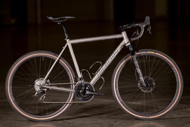 2017-NAHBS-Alchemy-Kratos-with-the-Fox-AX-40mm-Suspension-Fork-1_novyy_razmer.jpg