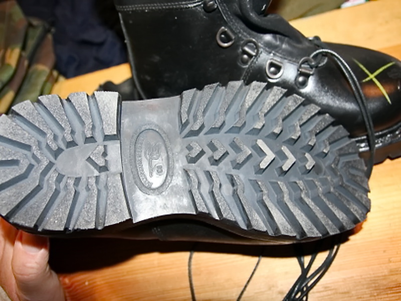 2702022167_2.jpg