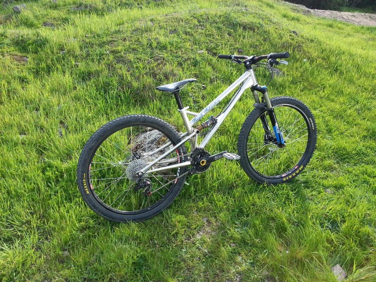 Terraplane_bikes_-_Pocket_Rocket_-grassy-hill-2.jpg