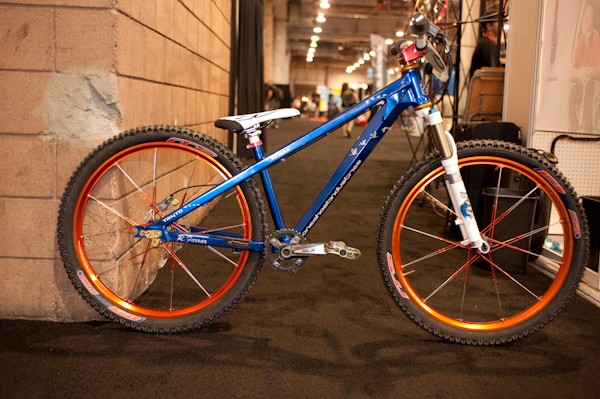 One_Ghost_bikes_-_Tranto_4x_-_custom.jpg
