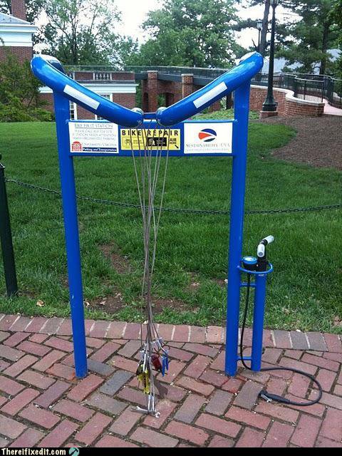 europe_selfrepair_bikestation-_fe43.jpg
