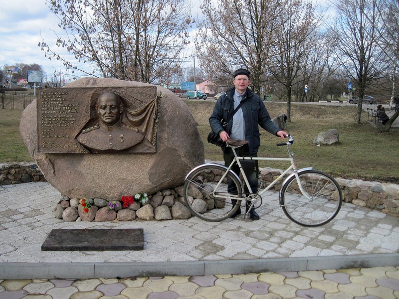 pamyatnik_Bagramyanu-izm.JPG