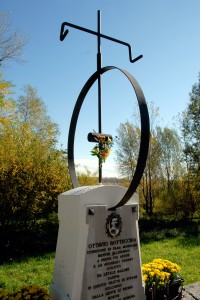 Trasaghis_Monumento_Bottecchia_01112007_02-200x300.jpg