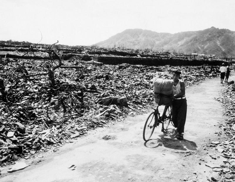 Hiroshima-Nagasaki10-10.jpg